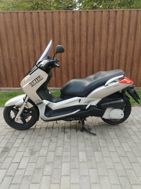 Yamaha X Max 4-T. -250 robogó