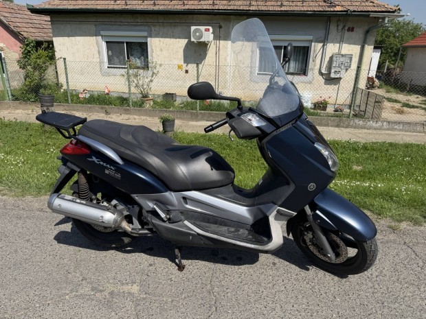 Yamaha X-max 125