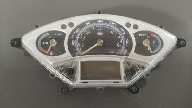 Yamaha X-max 125 Kilóméteróra