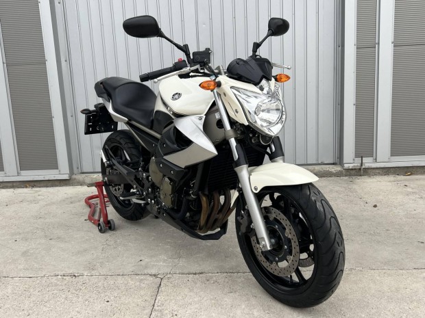 Yamaha Xj 6 N .