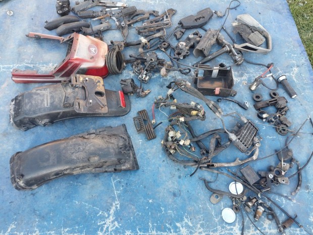 Yamaha Xj 750 Seca alkatr�sz els� f�f�khenger