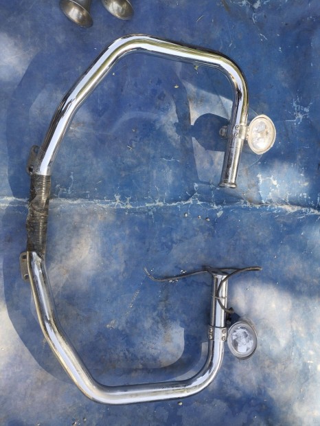 Yamaha Xvs 1100 buk�cs� l�mp�val