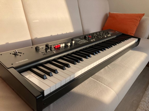 Yamaha YC73 elektromos orgona, szintetiztor