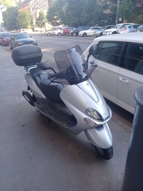 Yamaha YP 180 nagyrobogó eladó