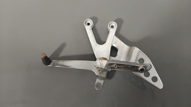Yamaha Yzf 125 R (2008-2013) - Bal lábtartó konzol tüskével, karral