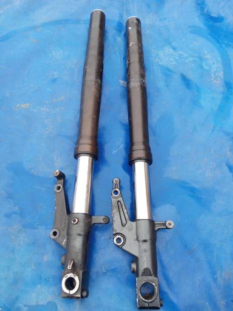 Yamaha Yzf 750 alkatr�sz , els� l�mpa