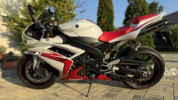 Yamaha Yzf R1 .