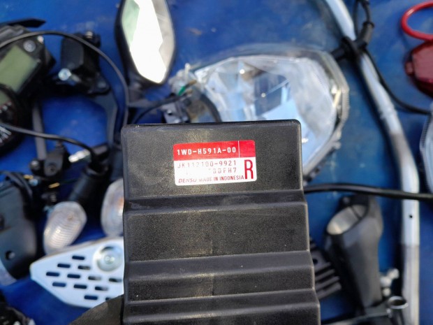 Yamaha Yzf R25 alkatrész benzin pumpa