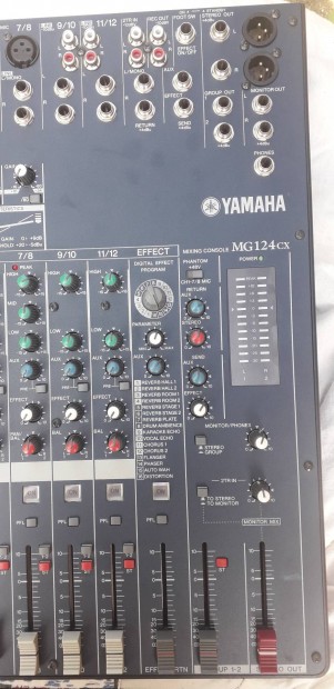Yamaha effektes keverő