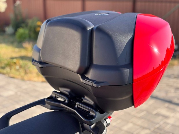 Yamaha gyári piros hátsó doboz 45 literes eladó