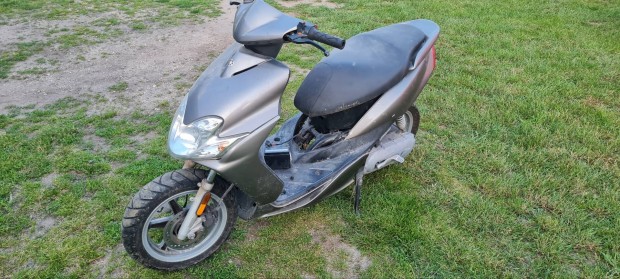 Yamaha jog r bontott alkatrszek