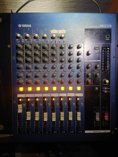 Yamaha mg12/4 analg keverpult mixer elad 