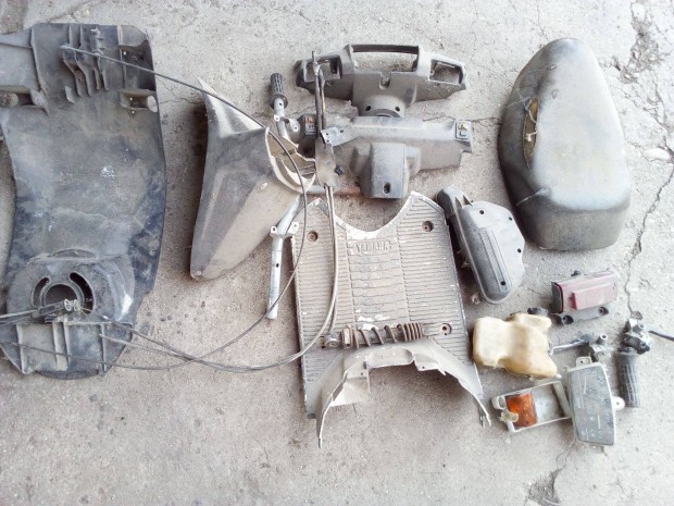 Yamaha mint robog� alkatr�szek