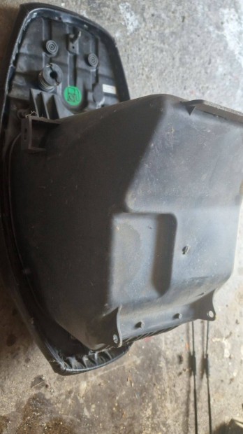Yamaha neos komplett ülés, sisaktárolóval