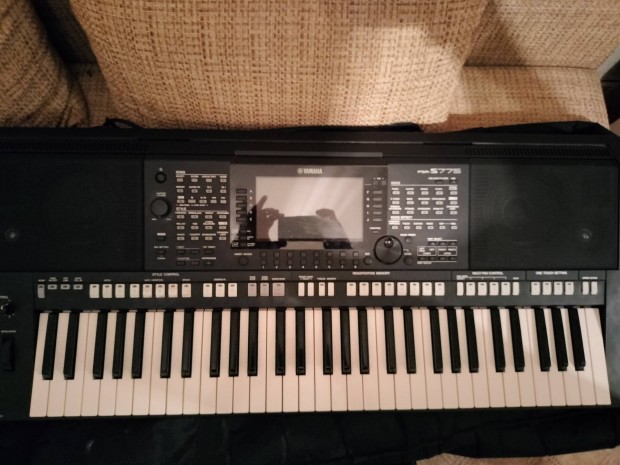 Yamaha psr S 775