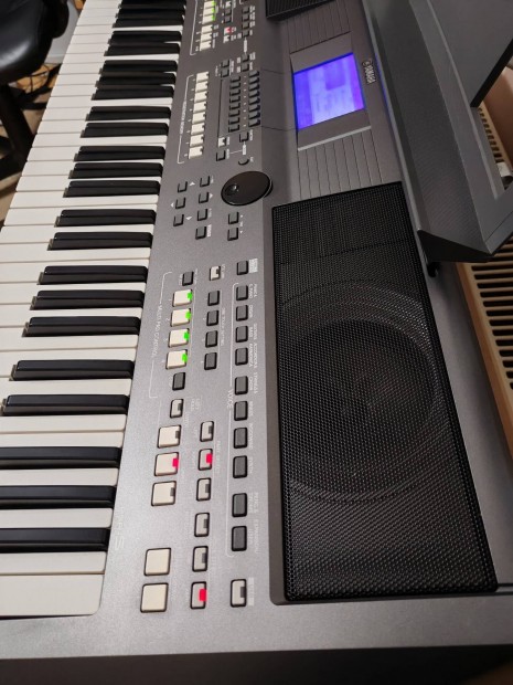 Yamaha psr s670