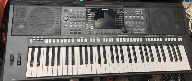 Yamaha psr s750