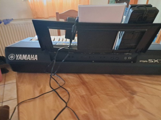 Yamaha psr sx700,Korg krome Elado! 