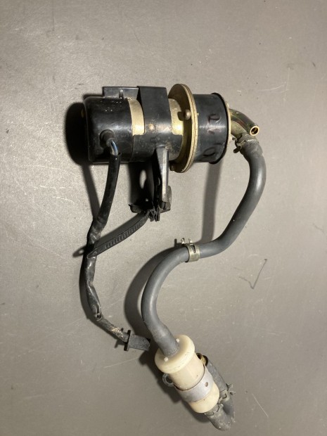Yamaha r6 1999-2002 üzemanyag pumpa