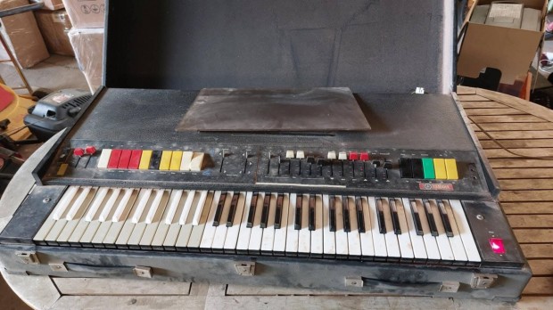 Yamaha szintetiztor kofferben!