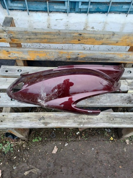 Yamaha teos ülés alatti idom