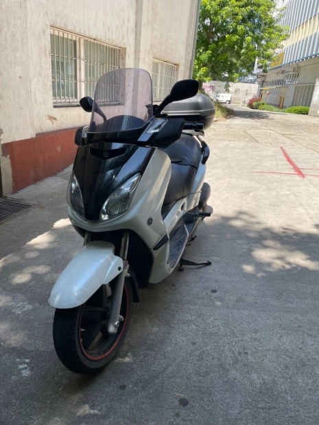 Yamaha x-max 250