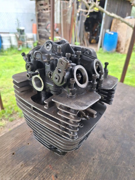 Yamaha xt550 alkatr�szek