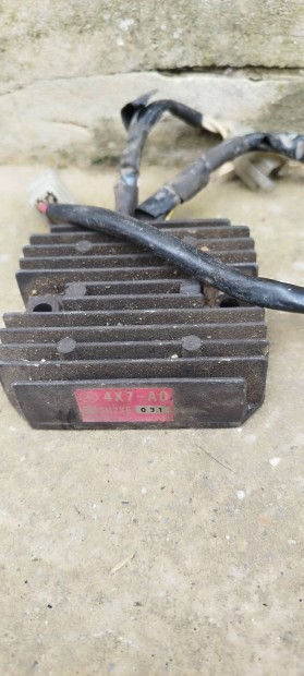 Yamaha xz550 fesz�lts�g szab�lyz� 