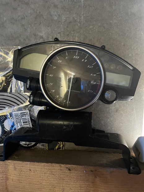 Yamaha yzf R1 05 muszerfal es tanktarto