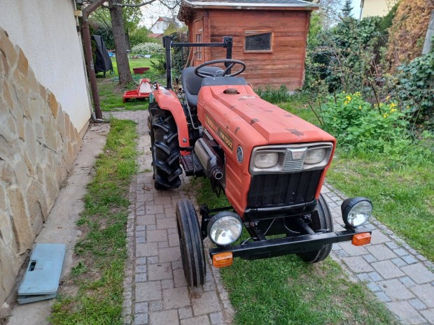 Yanmar 1502 - Rendszmos japn traktor, eszkzeivel