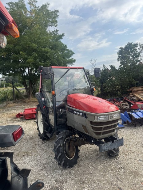 Yanmar 25 le irnyvltos szervo klimas 4x4 japan traktor 
