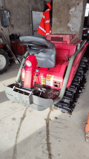 Yanmar AC16 l�nctalpas kistraktor, a "K�klopsz"