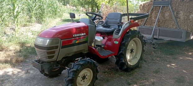 Yanmar AF 120 Japán kistraktor Talajmaróval 4x4 20 Le