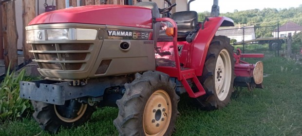 Yanmar AF 24 Japán kistraktor Talajmaróval 4x4 24 Le Szervó Iranyváltó