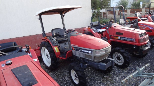 Yanmar F210 Japán kistraktor talajmaróval