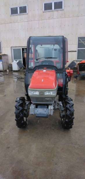 Yanmar F230, flig kabinos traktor