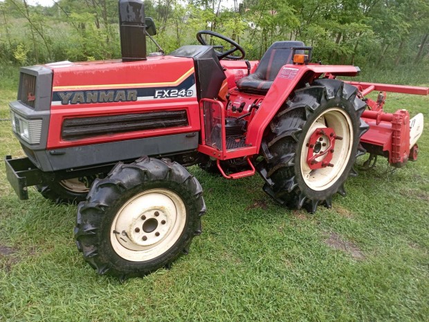 Yanmar FX 24 Japán kistraktor Talajmaróval 4x4 24 Le