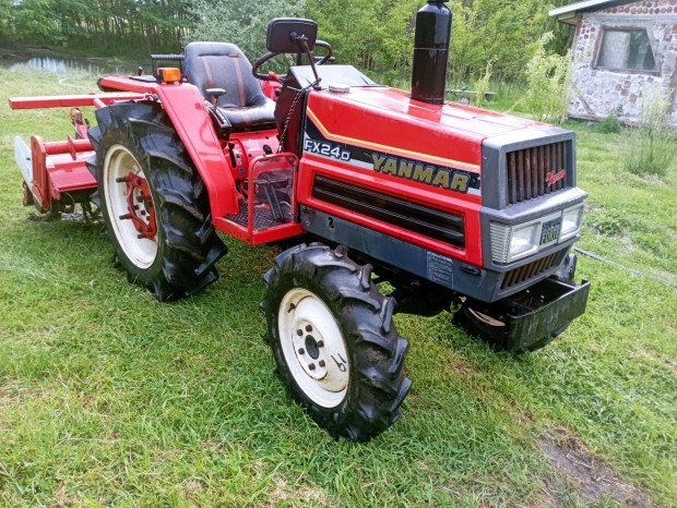 Yanmar FX 24 Japán kistraktor Talajmaróval 4x4 24 Le Powershift