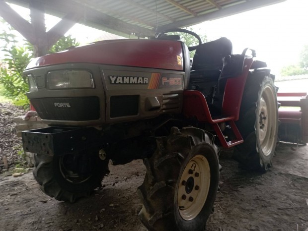 Yanmar F 200 Japn kistraktor Talajmarval 4x4