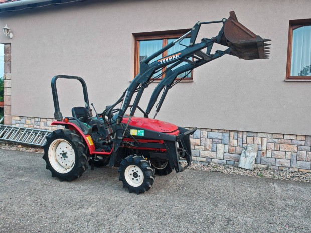 Yanmar Traktor rakodós 4x4 dízel rakodógép talajmaró
