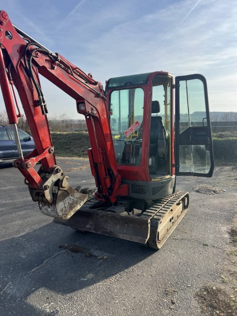 Yanmar  vio 2,6 t gulncos kotro