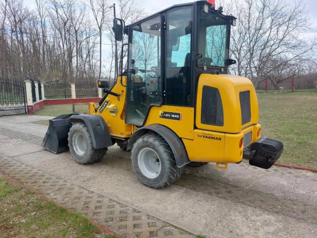 Yanmar motorral homlokrakodó eladó