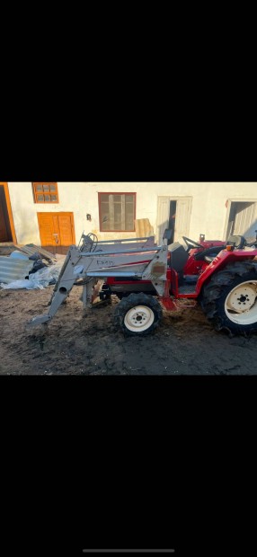 Yanmar szintezős homlokrakodó