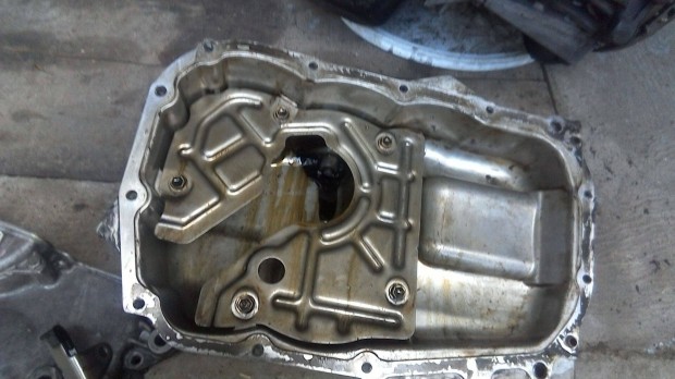 Yaris 1,0 karter, olajteknő, motor alkatrészek 1999-05 Budán
