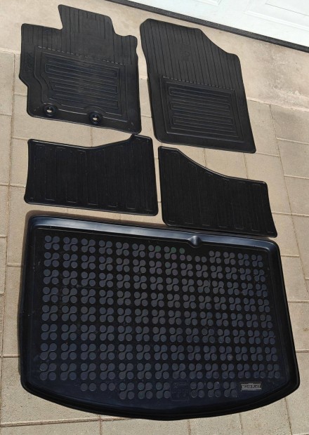 Yaris 2018-hoz val� gumisz�nyeg garnit�ra