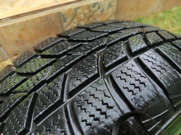 Yaris tligumi felnivel garnitra