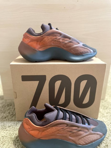 Yeezy 700 v3 copper fade