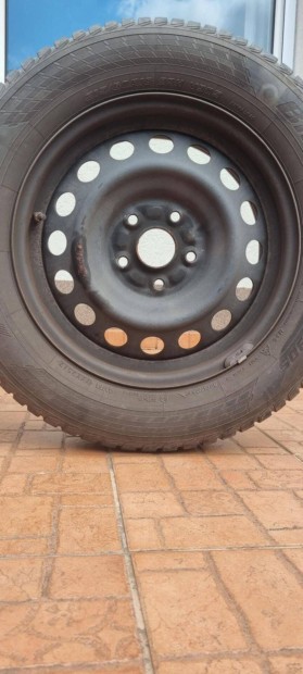 Yokohama 215/60 R16 téligumi felnivel