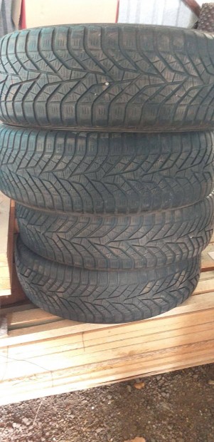 Yokohama 215/65R16 téligumi eladó!