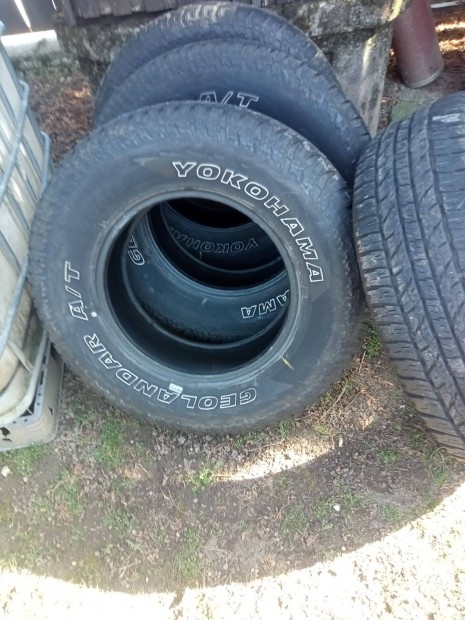 Yokohama 255/75R 17 4évszakos gimi 4 db eladó!